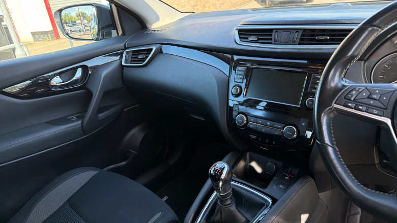 Nissan Qashqai 1.3 DiG-T 160 Acenta Premium 5dr Petrol Hatchback